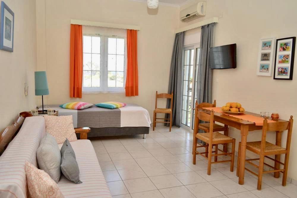 Troumpas Family Rooms & Apartments Λεωνίδιο Εξωτερικό φωτογραφία