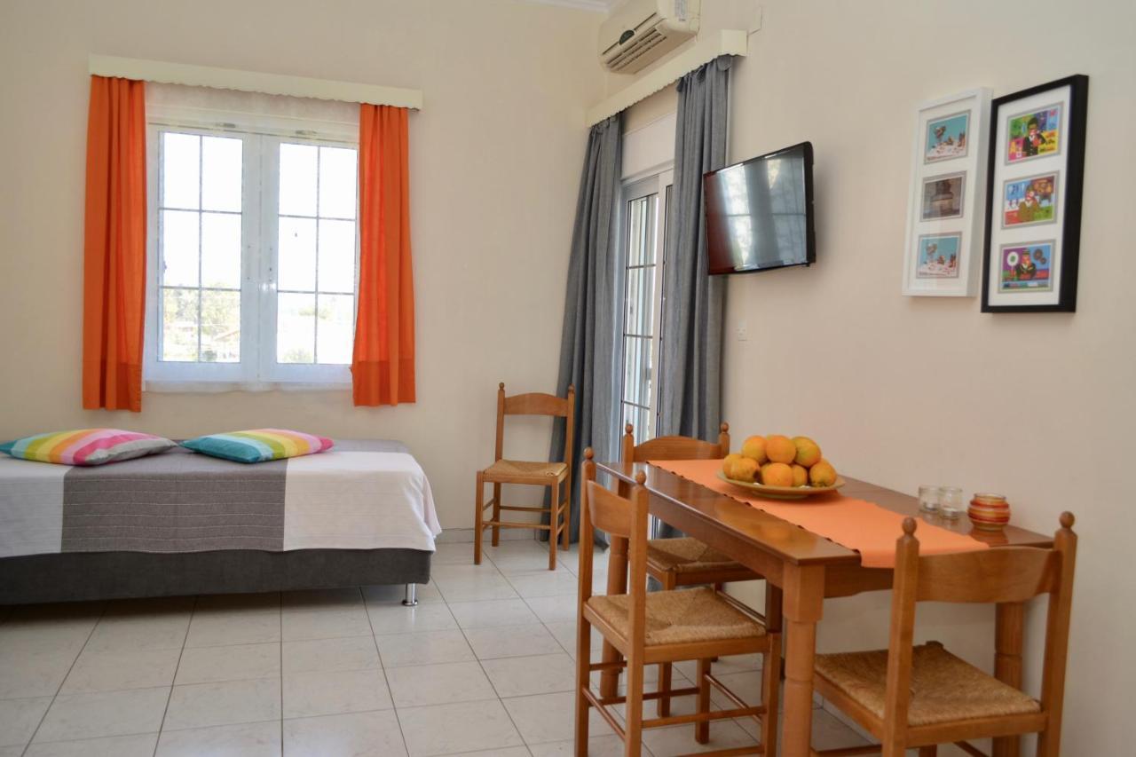 Troumpas Family Rooms & Apartments Λεωνίδιο Εξωτερικό φωτογραφία