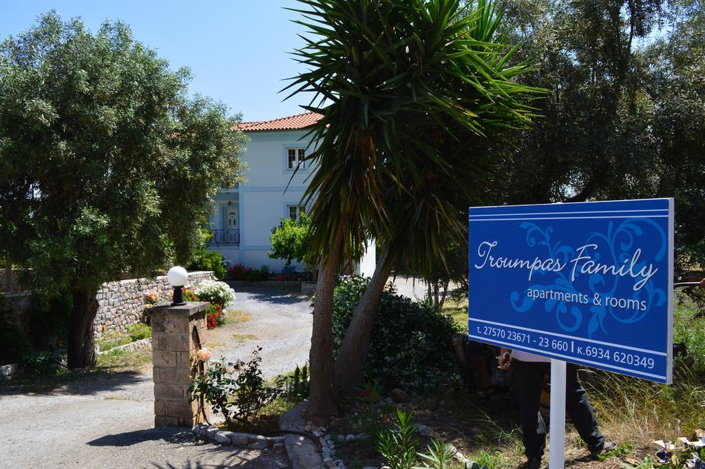 Troumpas Family Rooms & Apartments Λεωνίδιο Εξωτερικό φωτογραφία